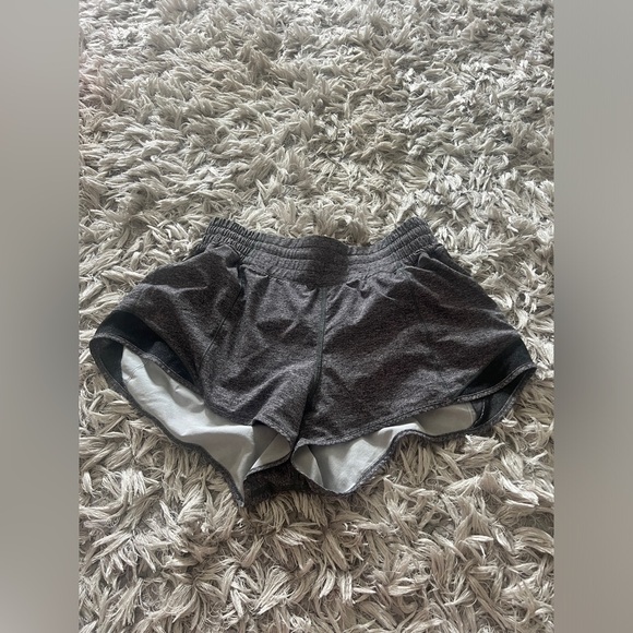 lululemon grey shorts size 8 low rise 2.5” - Picture 3 of 5